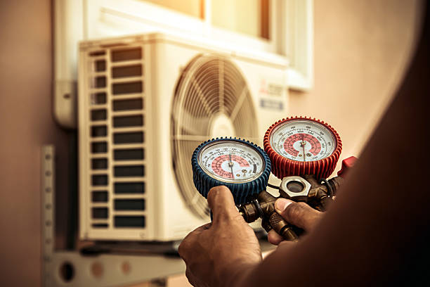 Professional Hvac technician working in Pico Rivera, CA